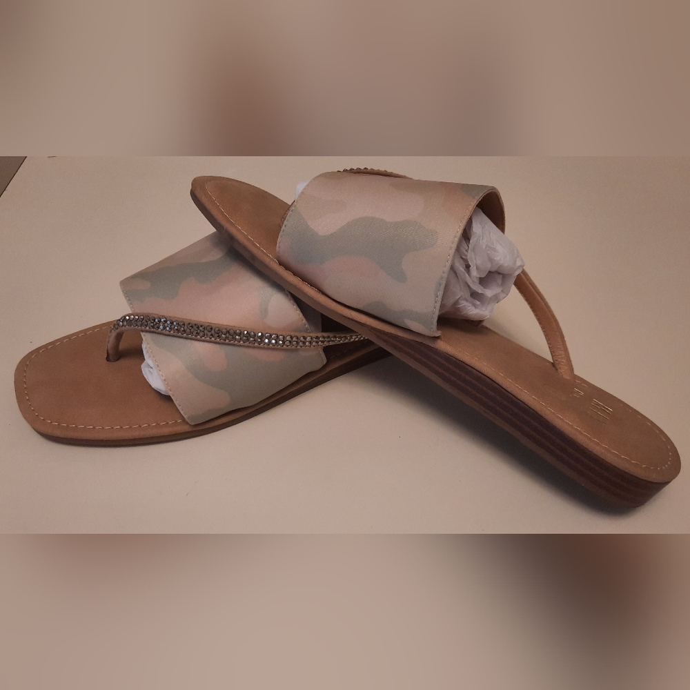 Women's Mix No. 6 Camouflage Army Print Sandals Size 7.5M